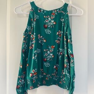 Tucker + Tate Green Floral Cut Out Shoulders Blouse/Top.  Size S (7-8)